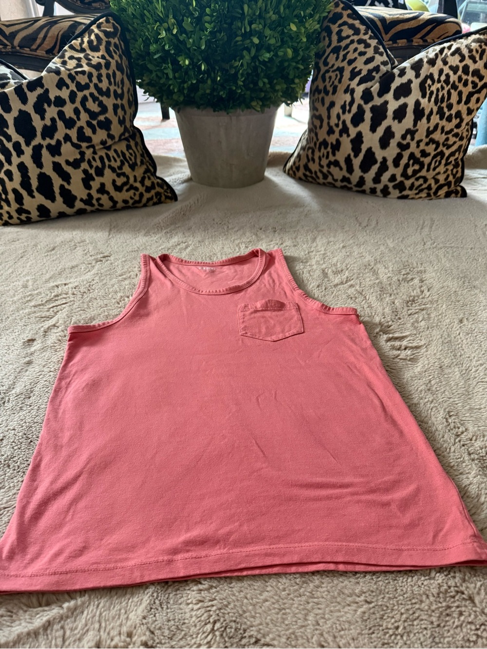 OLD NAVY Men’s XS Coral Pocket Tank Top Like new